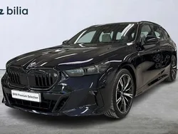 Svart Begagnad 2025 BMW 530e M Sport Kombi | 729 900 kr (Marknadspris)