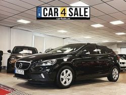 Svart Begagnad 2016 Volvo V40 CC Kinetic Kombi | 169 900 kr (Marknadspris)