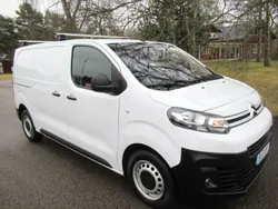 Vit Begagnad 2023 Citroën Jumpy Minibuss | 298 750 kr (Bra pris)