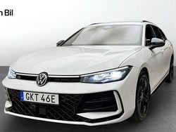 Vit Begagnad 2024 VW Passat R-line SUV | 459 900 kr