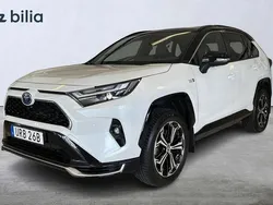 Vit Begagnad 2024 Toyota RAV4 Hybrid Style SUV | 629 900 kr