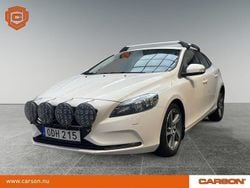 Vit Begagnad 2017 Volvo V40 Kinetic Kombi | 104 900 kr (Marknadspris)