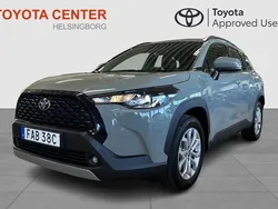 Grön Begagnad 2024 Toyota Corolla Cross Active SUV | 387 100 kr (Marknadspris)