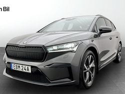 Grå Begagnad 2023 Skoda Enyaq iV SportLine SUV | 434 900 kr (Marknadspris)