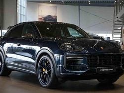 Blå Begagnad 2024 Porsche Cayenne Turbo E-Hybrid SUV | 2 195 000 kr