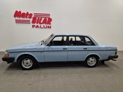 Blå Begagnad 1984 Volvo 240 Sedan | 159 900 kr