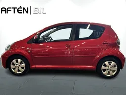 Mörkröd Begagnad 2010 Toyota Aygo Eco Halvkombi | 44 900 kr (Marknadspris)