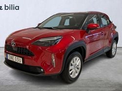 Röd Begagnad 2022 Toyota Yaris Hybrid Active SUV | 279 900 kr (Marknadspris)