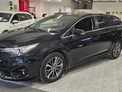 Mörkblå (blå) Begagnad 2015 Toyota Avensis Aktiv Kombi | 125 000 kr