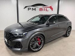 Grå Begagnad 2025 Audi RS Q8 Performance SUV | 1 599 900 kr (Marknadspris)