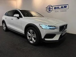 Vit Begagnad 2021 Volvo V60 CC Momentum Kombi | 319 000 kr (Lite dyr)