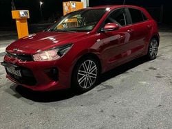 Röd Begagnad 2017 Kia Rio Halvkombi | 83 000 kr (Lite dyr)