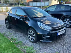 Svart Begagnad 2016 Kia Rio Halvkombi | 99 900 kr (Marknadspris)
