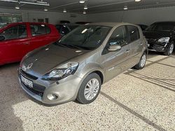 Ljusbrun Begagnad 2011 Renault Clio R.S. Halvkombi | 40 000 kr (Marknadspris)