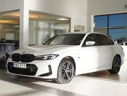 Vit Begagnad 2022 BMW 330e M Sport Sedan | 429 800 kr (Lite dyr)