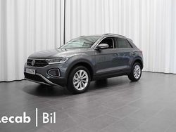 Grå (indium grey metallic) Ny 2025 VW T-Roc Life SUV | 324 500 kr (Marknadspris)