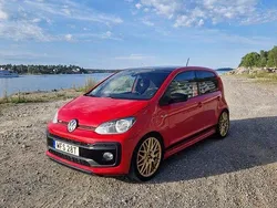 Röd Begagnad 2018 VW up! Halvkombi | 170 000 kr