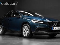 Mörkblå Begagnad 2017 Volvo V40 CC Kombi | 179 000 kr (Marknadspris)