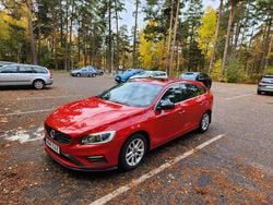 Röd Begagnad 2014 Volvo V60 R-Design Kombi | 140 000 kr (Dyr)