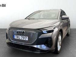 Tyfongrå metallic Begagnad 2024 Audi Q4 e-tron Proline SUV | 449 000 kr (Marknadspris)