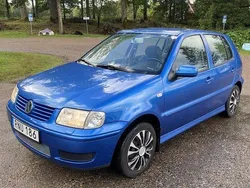 Blå Begagnad 2000 VW Polo Basis Halvkombi | 32 500 kr (Lite dyr)
