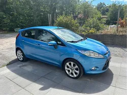 Blå Begagnad 2011 Ford Fiesta Titanium Halvkombi | 33 000 kr (Marknadspris)