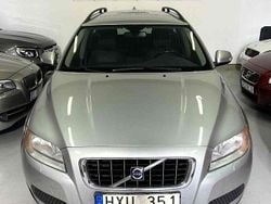 Ljusgrå (grå) Begagnad 2009 Volvo V70 Kinetic Kombi | 44 900 kr (Superpris)