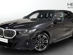 Svart Begagnad 2025 BMW 530e M Sport Kombi | 668 700 kr (Marknadspris)