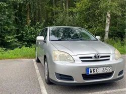 Silver Begagnad 2005 Toyota Corolla Halvkombi | 27 500 kr (Marknadspris)