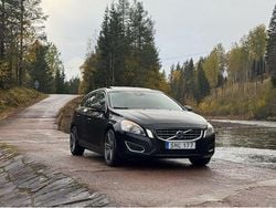 Svart Begagnad 2013 Volvo V60 Summum Kombi | 90 000 kr (Marknadspris)