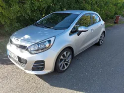 Grå Begagnad 2016 Kia Rio Halvkombi | 90 000 kr (Marknadspris)