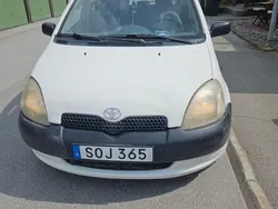 Vit Begagnad 2001 Toyota Yaris Halvkombi | 15 000 kr (Marknadspris)