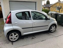 Silver metallic Begagnad 2012 Peugeot 107 Halvkombi | 32 000 kr (Bra pris)
