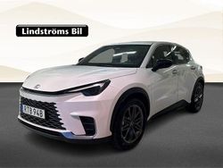 Vit Begagnad 2024 Lexus LBX SUV | 369 000 kr (Marknadspris)