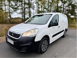 Vit Begagnad 2017 Peugeot Partner Minibuss | 76 000 kr (Bra pris)