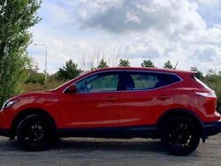 Röd Begagnad 2015 Nissan Qashqai SUV | 89 900 kr (Bra pris)