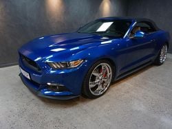 Blå Begagnad 2017 Ford Mustang Convertible Cab | 279 900 kr (Marknadspris)