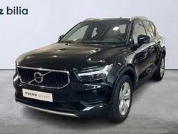 Svart Begagnad 2022 Volvo XC40 Momentum SUV | 309 900 kr (Marknadspris)