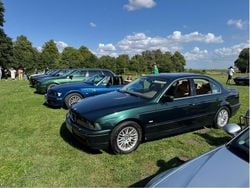 Grön Begagnad 2001 BMW 540 Sedan | 105 000 kr