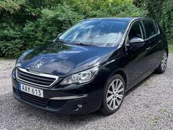 Svart Begagnad 2014 Peugeot 308 Active Halvkombi | 118 000 kr (Marknadspris)
