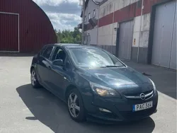 Grön Begagnad 2014 Opel Astra Enjoy Halvkombi | 76 000 kr (Marknadspris)