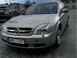 Grå Begagnad 2005 Opel Vectra Sedan | 18 900 kr