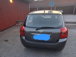 Grå Begagnad 2004 Toyota Corolla Halvkombi | 21 000 kr (Marknadspris)