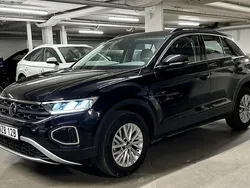 Svart Begagnad 2023 VW T-Roc SUV | 298 000 kr (Marknadspris)