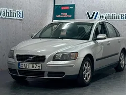 Ljusgrå (grå) Begagnad 2006 Volvo S40 Sedan | 54 900 kr (Dyr)