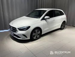 Vit Begagnad 2022 Mercedes B200 Minibuss | 239 900 kr