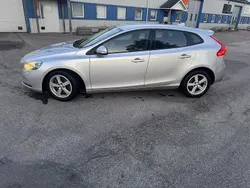 Silver Begagnad 2018 Volvo V40 Kinetic Kombi | 174 900 kr (Marknadspris)