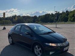 Svart Begagnad 2008 Honda Civic Sport Halvkombi | 47 900 kr (Marknadspris)