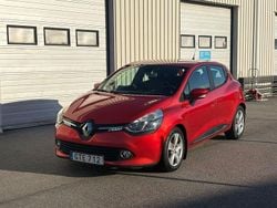 Röd Begagnad 2015 Renault Clio IV Halvkombi | 64 900 kr (Marknadspris)