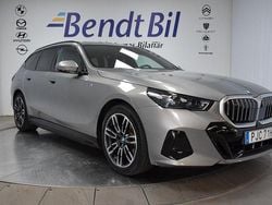 Grå Begagnad 2024 BMW 530e M Sport Kombi | 649 500 kr (Marknadspris)